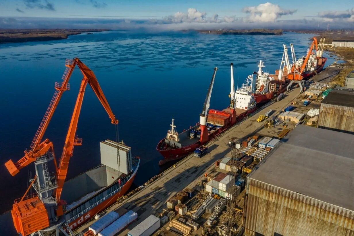 Речной город порт. Морской порт Архангельск. Порт Бакарица Архангельск. Морской Речной порт Архангельск. Архангельск торговый порт.