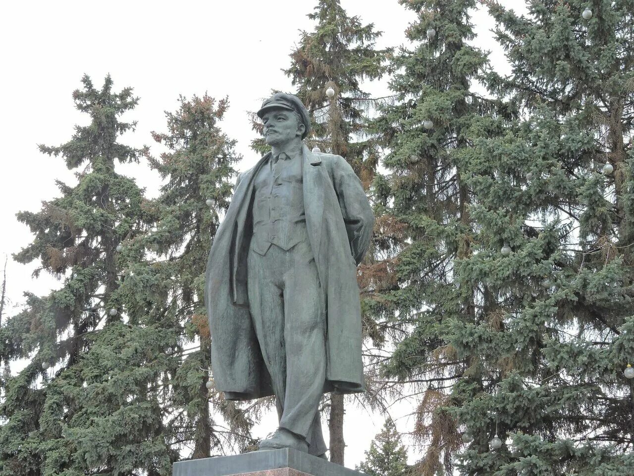 республика адыгея столица. республика площадь ленина. площадь ленина (махачкала) махачкала. площадь ленина чебоксары памятник ленину. площадь ленина йошкар-ола.