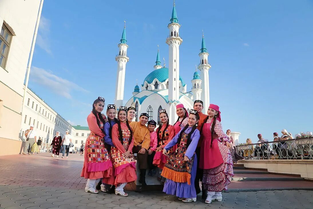 Татарск в татарстане. Татарстан татары. Народ Татарстана татары. Национальный костюм казанских татар. Национальный костюм татары Татарстан.