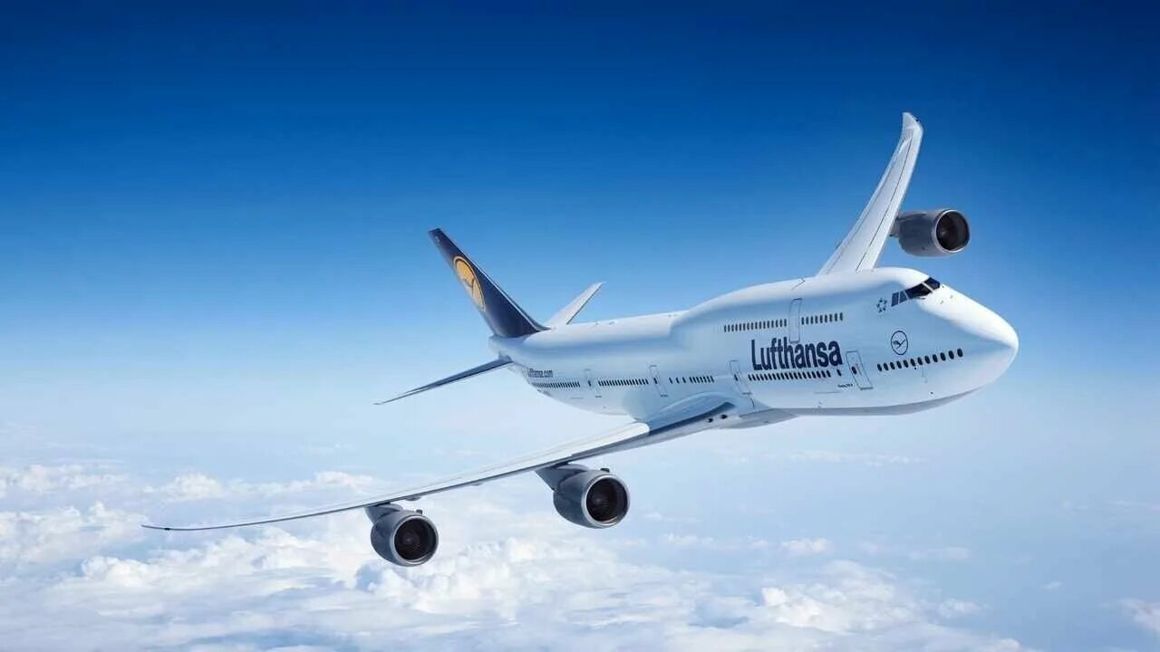 Пассажирский самолет Боинг 747. Авиалайнер Боинг 747. Самолет Боинг 747 8 Lufthansa. Боинг 747 в полёте.