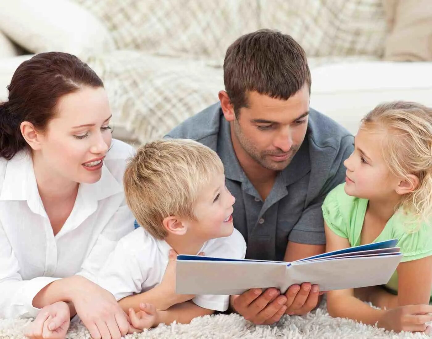 Родители и дети. Воспитание ребенка. Семейное чтение. Общение родителей с детьми.