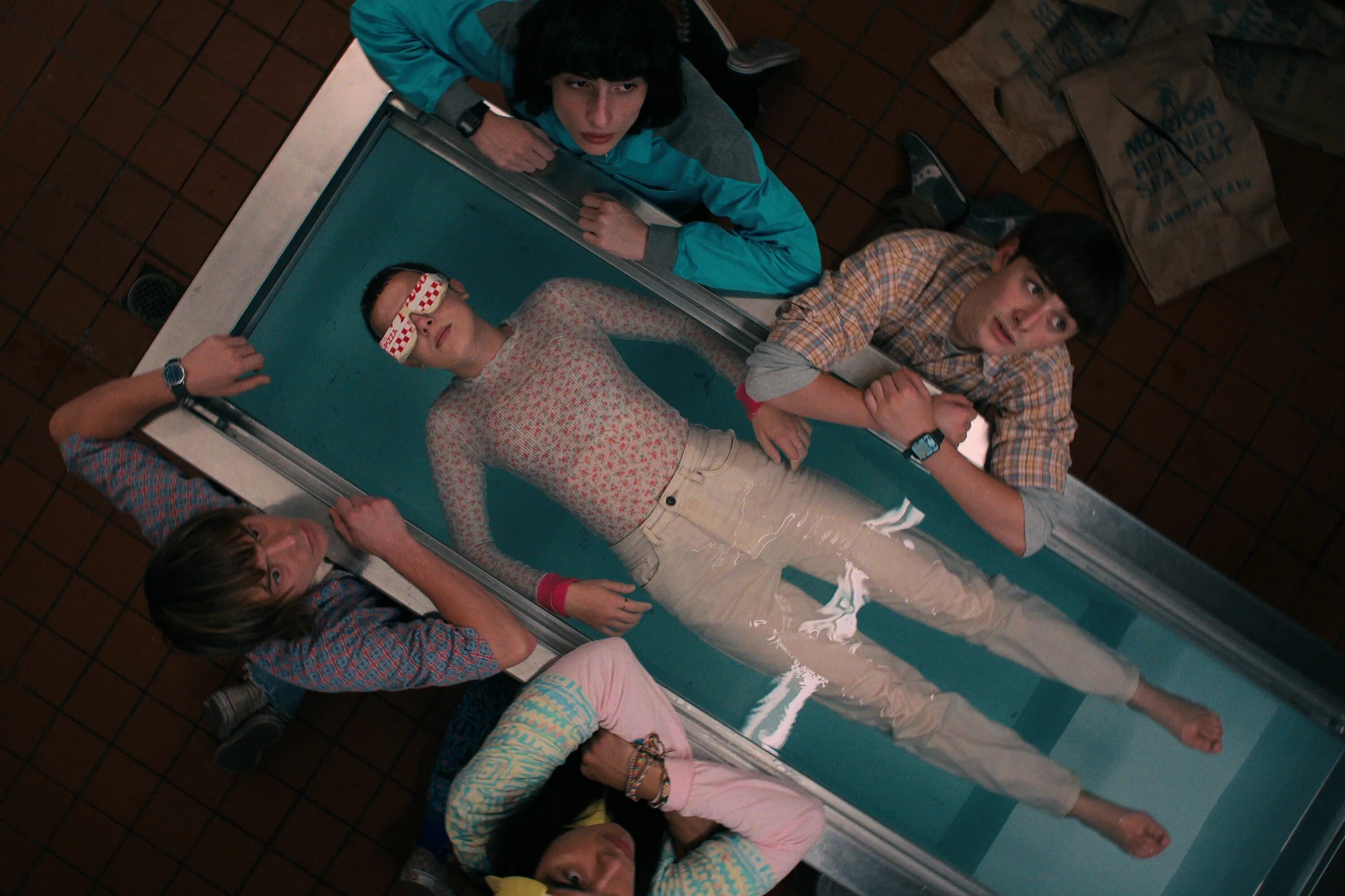 Очень странные дела актеры 2022. Очень странные дела 4 сезон кадры. Происходить очень странные события. Происходить очень странные события. Происходить очень странные события.