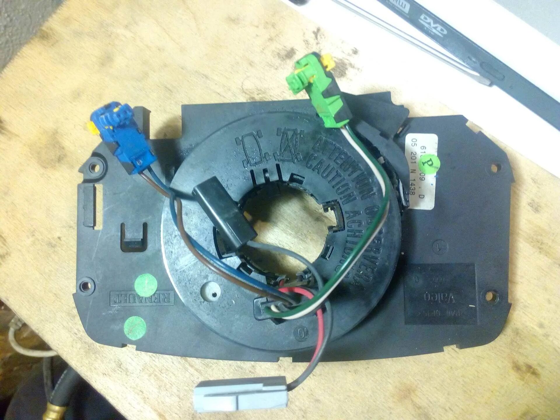 Подрулевой шлейф рено меган 2 номер. Подрулевой шлейф меган 2. Подрулевой шлейф рено меган 2. На рулевой шлейф на рено меган 2. Подрулевой шлейф рено меган 2.