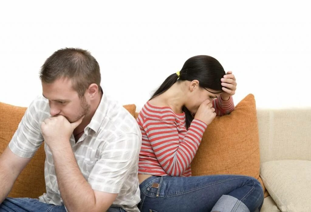 Изменяет парню. Мужчина изменяет. Жена изменила с папой. Женщина изменяет мужу. Проследил за женой.