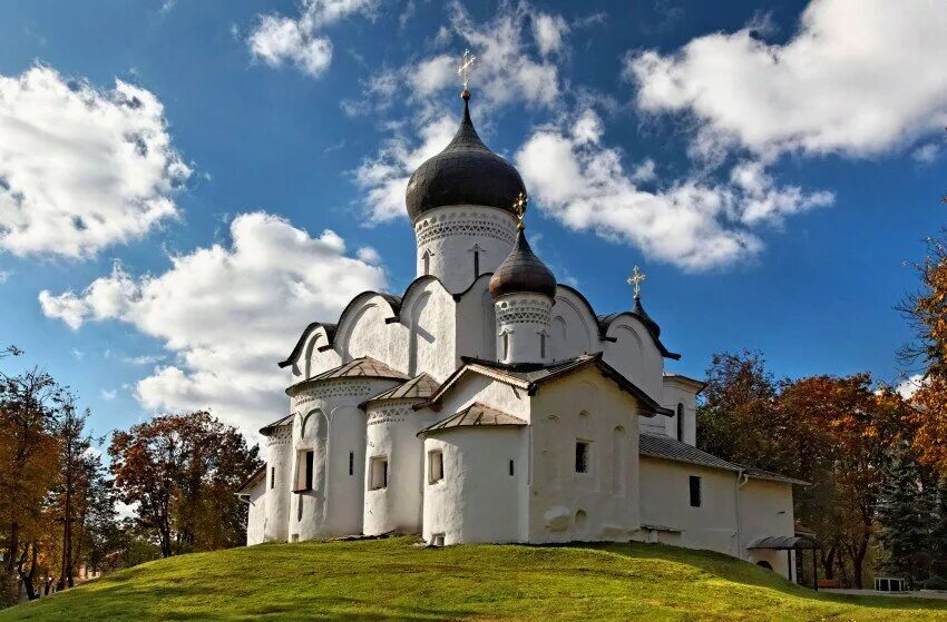 Православный великий новгород. Церковь Василия Великого на Горке в Пскове. Псков Церковь Василия Великого Церковь Василия на Горке. Церковь Василия на Горке 1413. Церковь Василия с горки в Пскове.