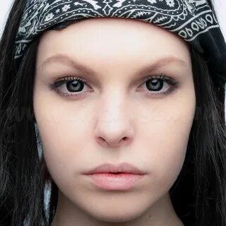 Черные линзы девушка