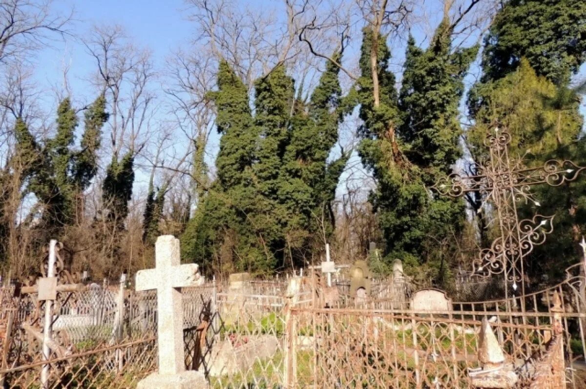 Захоронение 2022 года. Арское кладбище могилы. Всесвятское кладбище Краснодара. Стригинское кладбище. Кладбище детей.