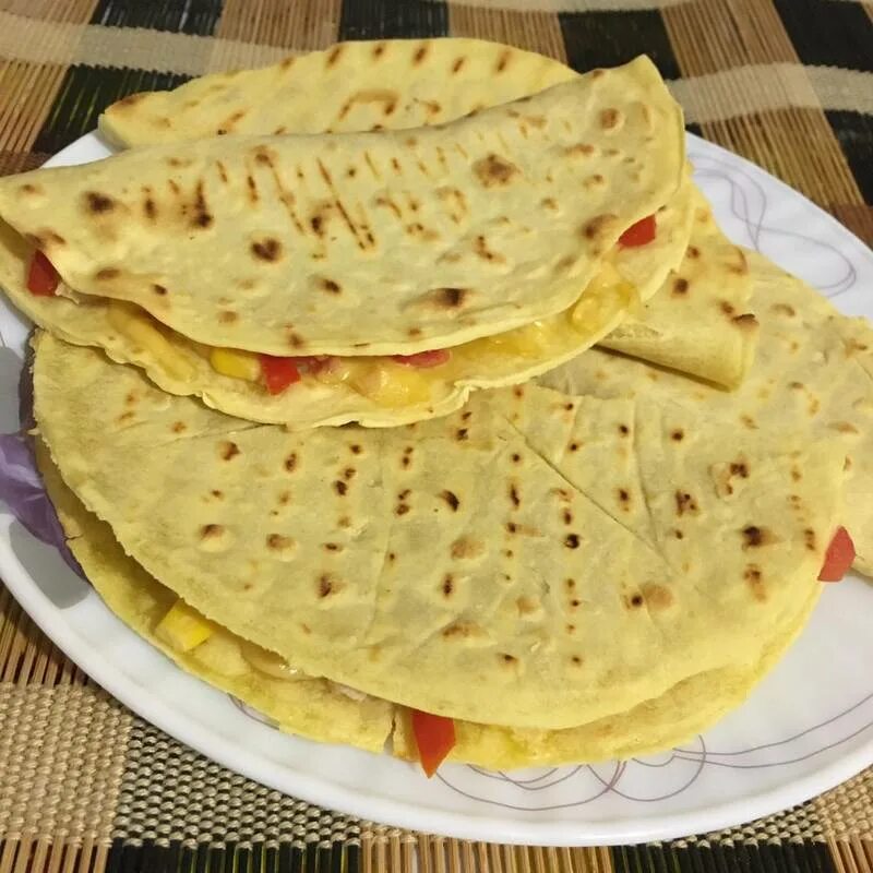 Тортильяс лепешки. Тортилья (Мексиканские лепешки Tortillas). Маисовые лепешки Мексика. Мексиканские лепешки Tortillas delicados. Что можно приготовить из лепешки