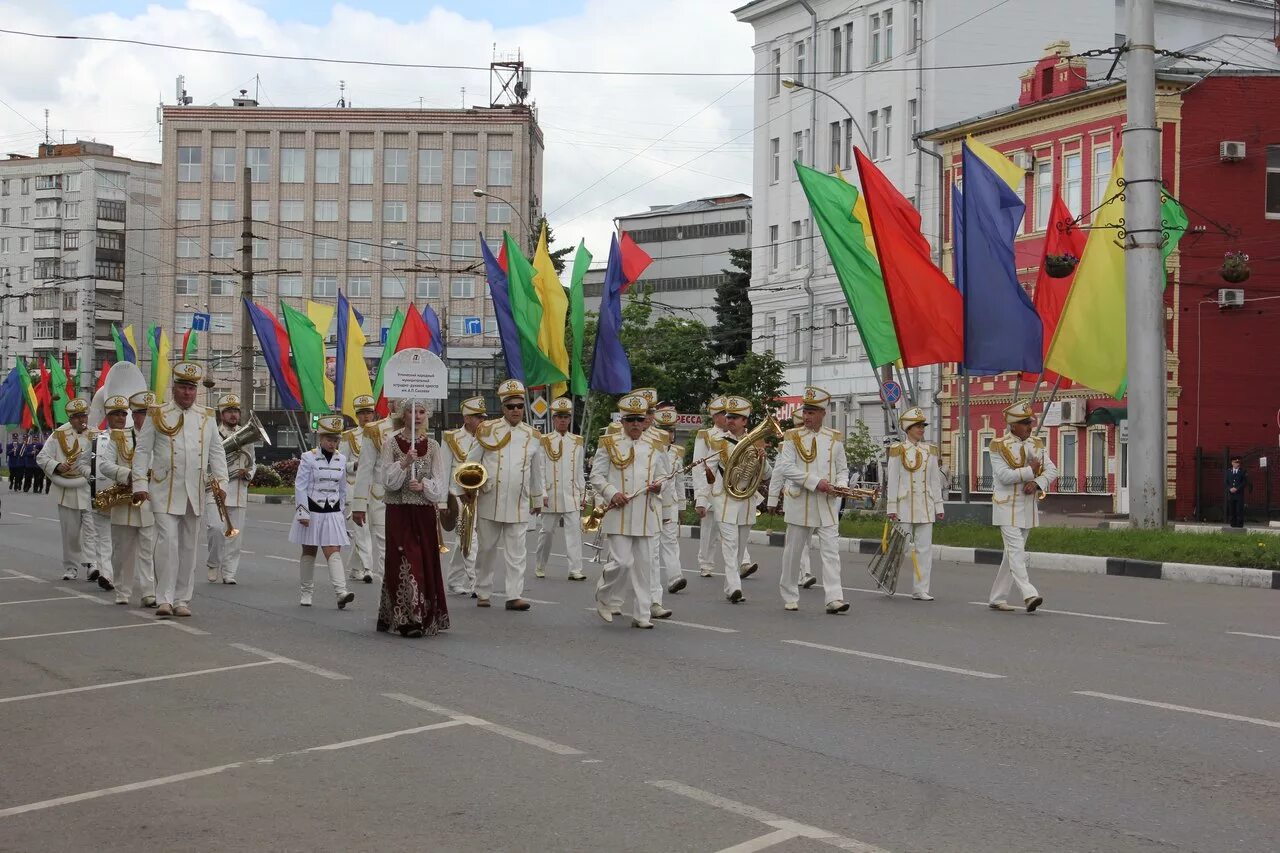 День г вологда. Парад Вологда. День города Вологда. С праздником города Вологда. А площади революции Вологда праздник.