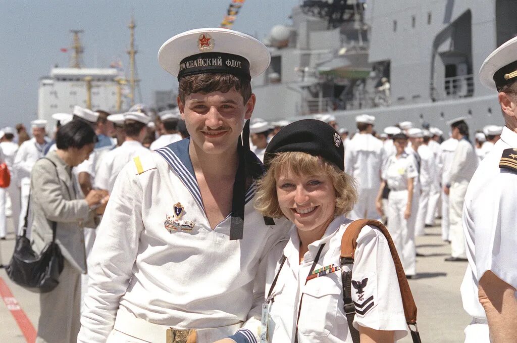 Моряк америка. Советские матросы. моряк. одежда американских моряков. советские и американские моряки.