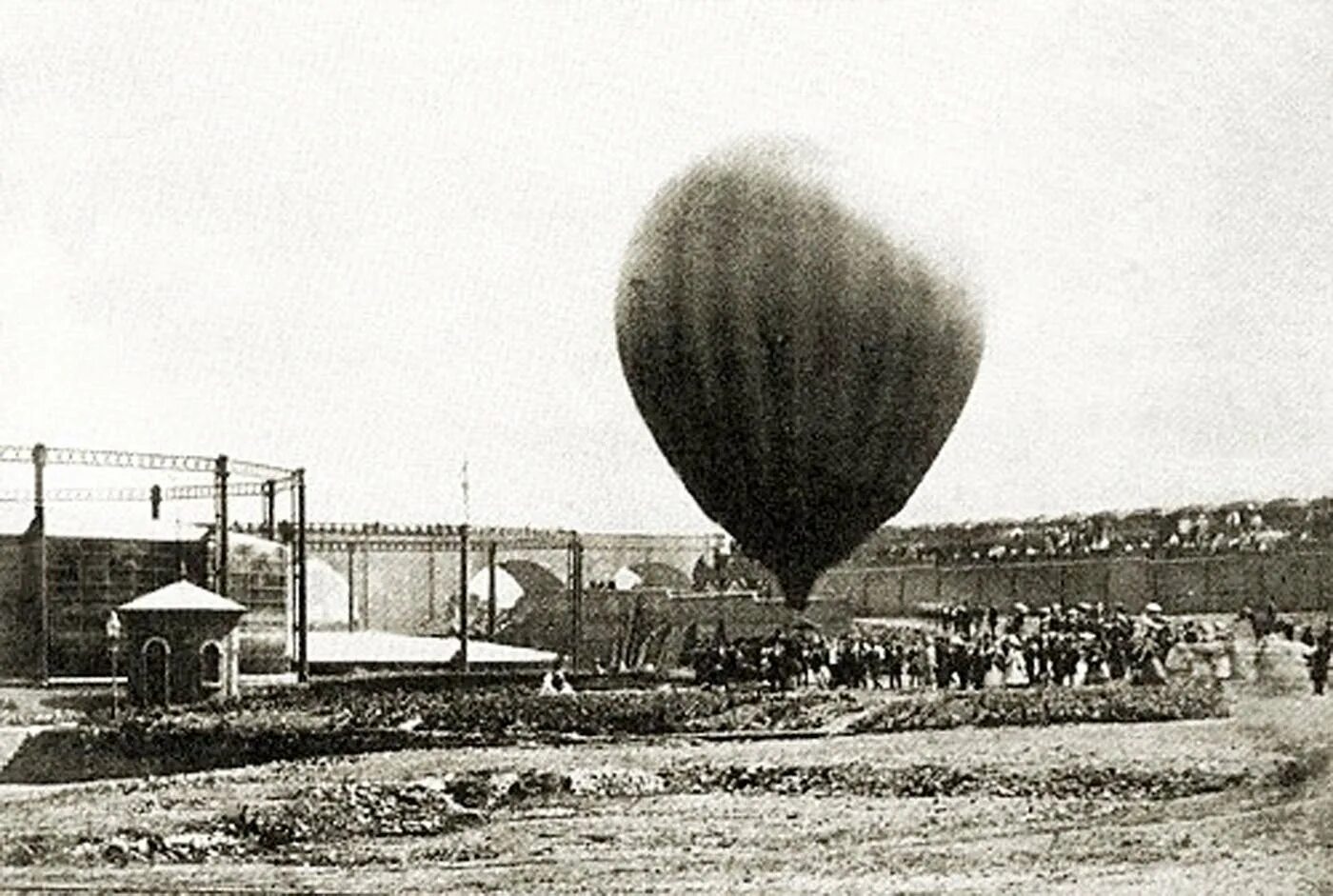 Полет Менделеева на воздушном шаре 1887. Воздухоплаватель 19 века. Аэронавт 19 век. Первый полет Менделеева на аэростате. Подъем аэростата прекращается когда