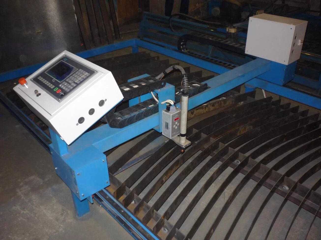 Вытяжной стол для термической резки, слот-стол. Станок плазменной резки hyp 45 stp 9квт. Армада станок плазменной резки. Станок лазерной резки металла с чпу «лр-1250». Станок плазменной резки hypercut.