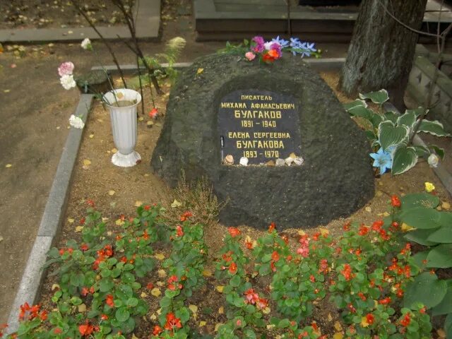 Могила фёдора Шаляпина на Новодевичьем кладбище. Шаляпин фёдор Иванович могила.
