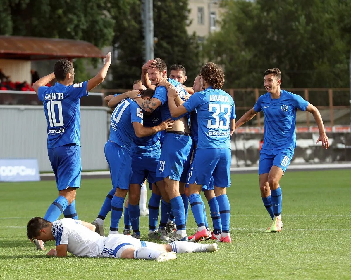 Парк водники долгопрудный. Долгопрудный калуга. Футбол лысьва. Стадион олимп долгопрудный. Кубок россии 2014 калуга долгопрудный 2-1.