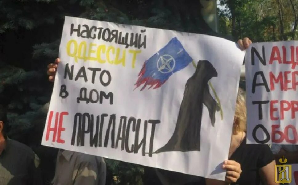 Почему украину не берут. Украинцы против НАТО. Украинцы хотят в НАТО. НАТО вон из Украины. Украина вступила в НАТО.