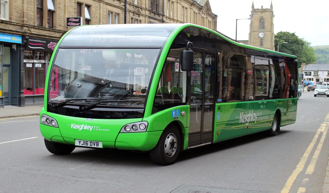 Зеленый автобус. Салатовый автобус. Бело зеленый автобус.