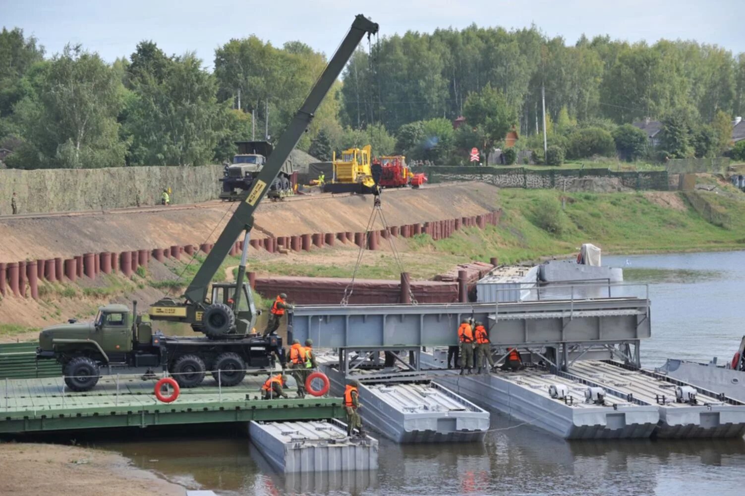 Нжм-56 наплавной Железнодорожный мост. Понтон нжм 56. Наплавной Железнодорожный мост нжм-2020. Понтонный мост ЖДВ. Строительство вс рф