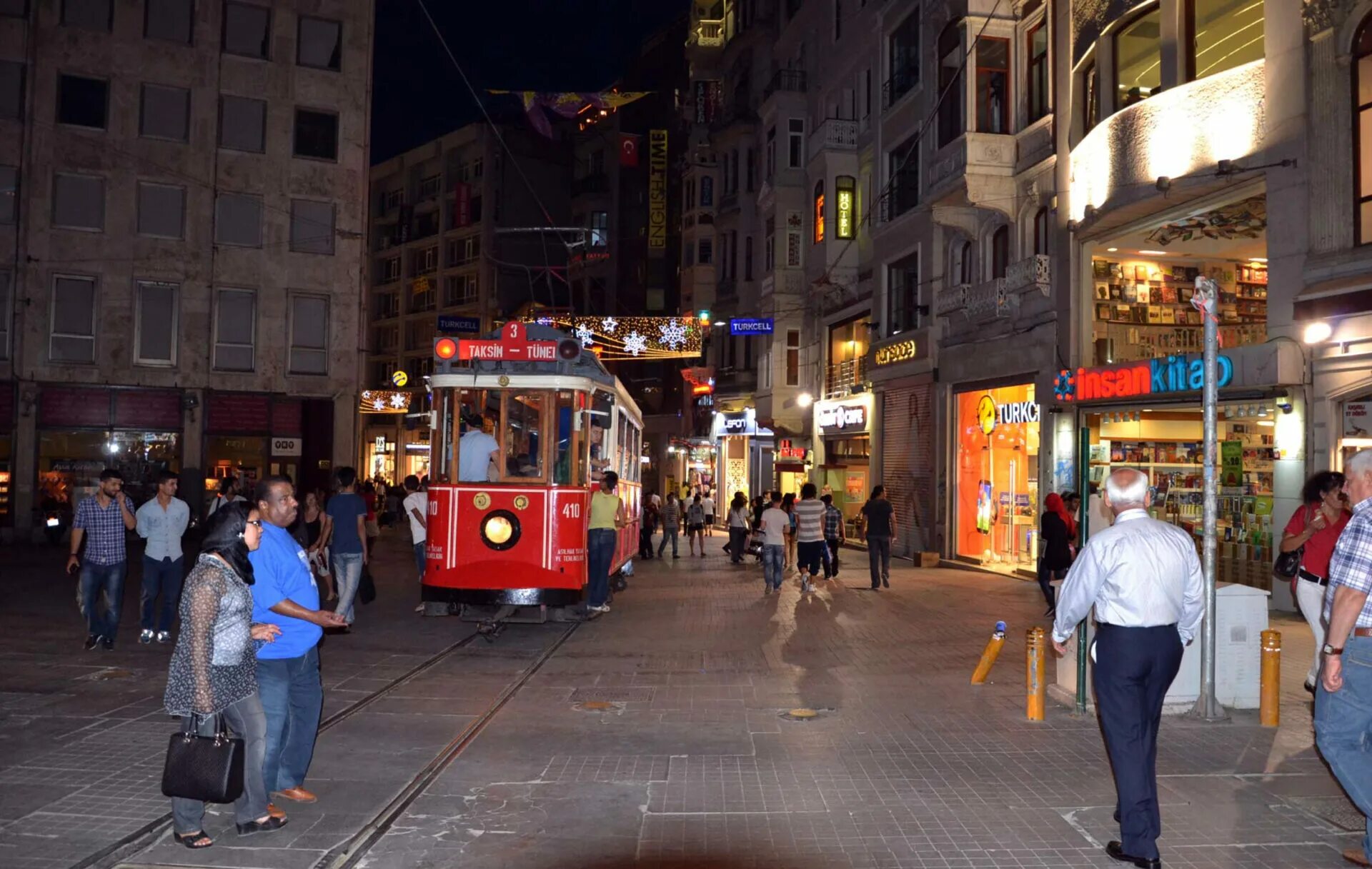 Улица Истикляль в Стамбуле. Площадь Истикляль. Площадь Таксим и улица Истикляль в Стамбуле. Главная улица Стамбула Истикляль.