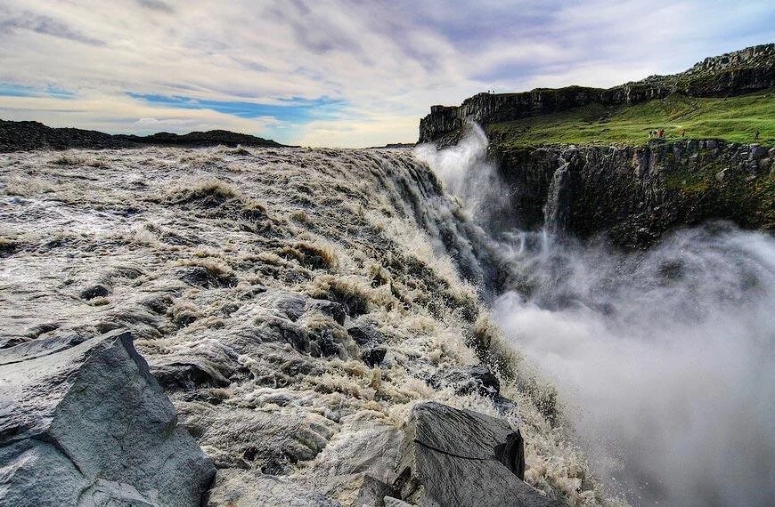 Какой самый мощный водопад. Водопад Деттифосс Исландия. Самый мощный в Европе водопад Деттифосс. Водопад Деттифосс (Dettifoss),. Достопримечательность Деттифосс.