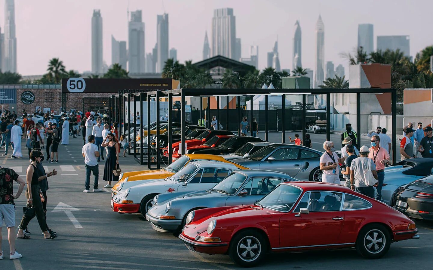 Потом в дубае 2024. Порше в Дубае. Фестиваль Порше. Выставка авто в Дубае. Дубай 2022.