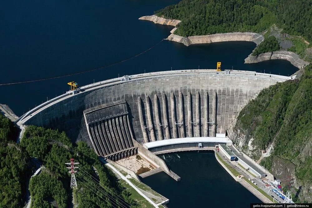 Какая электростанция самая крупная. Саяно-Шушенская ГЭС. Плотина Саяно-Шушенской ГЭС. Хакасия ГЭС Шушенская гидроэлектростанция. Саяно Шушенская дамба.