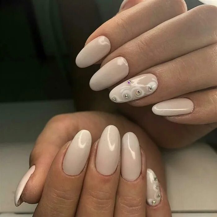 Светлые ногти миндаль короткие. Пастельный маникюр на коротких ногтях. Дизайн ногтей 2024 в светлых тонах. Ногти светлые тона. Дизайн ногтей 2024 новинки светлые тона.