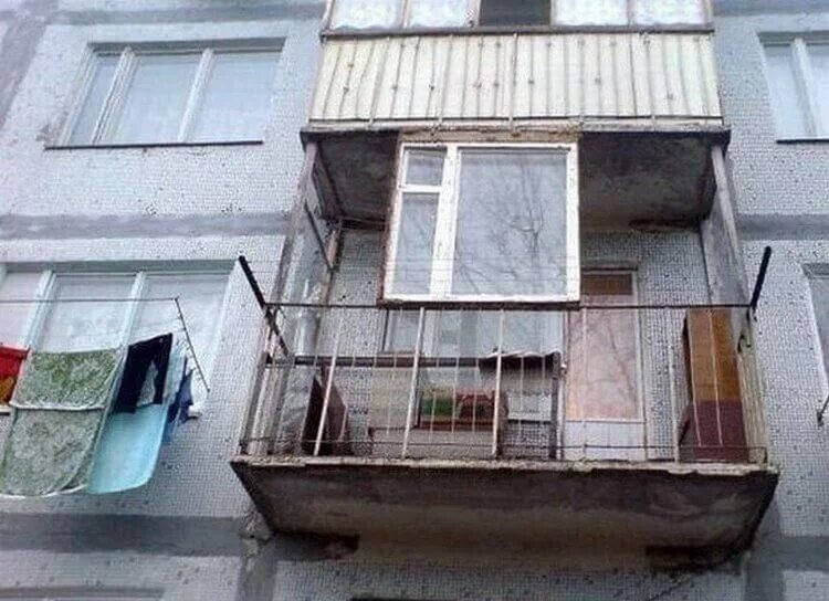Балкон прикол. СТРЕМНЫЙ балкон. Русский балкон. Остекление балкона прикол.