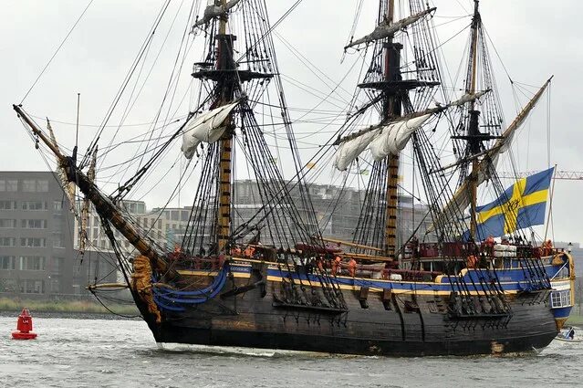 Шведский парусник Gotheborg. Фрегат Гетеборг. Фрегат Штандарт 1703 год. Парусный линейный корабль Кайзер 1858.