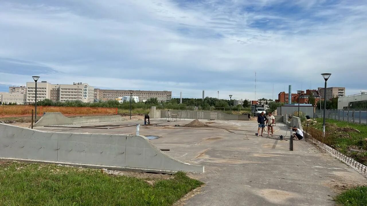 Скейт парк в великом новгороде. Скейт парк великий новгород. Великий новгород скейтпарк. Скейт великий новгород. Скейт парк великие луки.