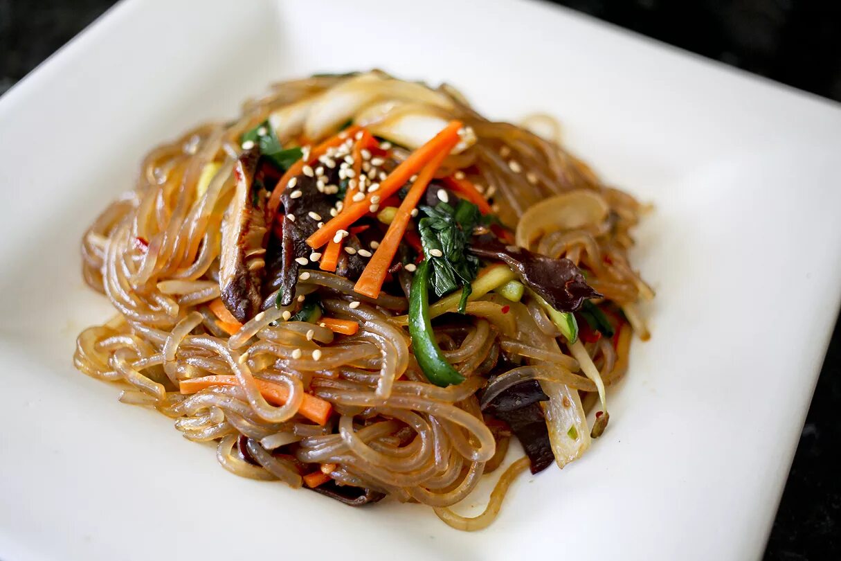 Лапша корейская noodle. Лапша корейцев. Чанжамен рамен. Лапша корейская noodle. Корейская лапша.