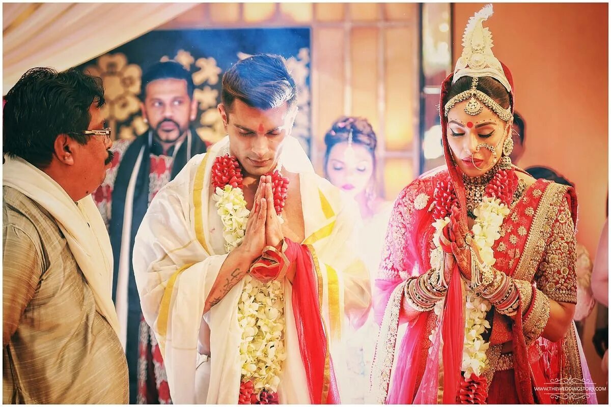 Индийская свадьба Болливуд. Свадьба в индийских фильмах. Свадебная церемония в Индии. Русско индийские браки