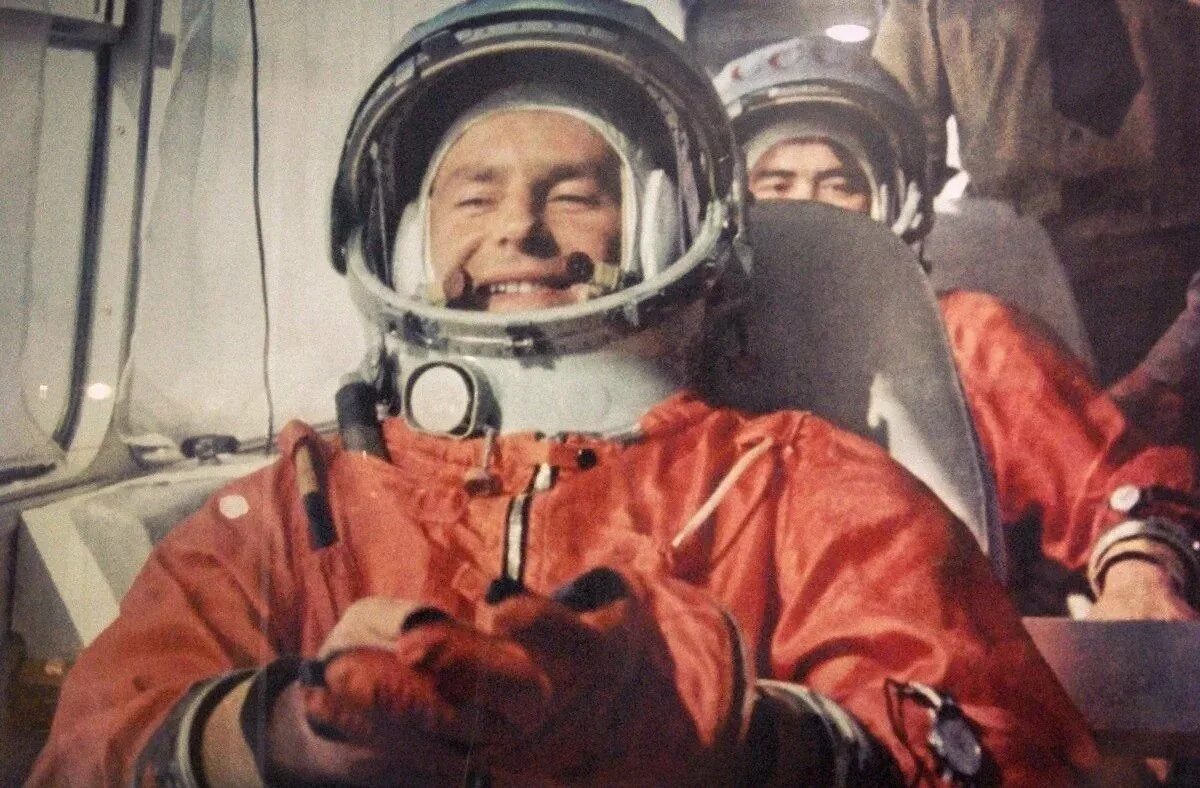 Титов космонавт Восток 2. В каком году человек побывал в космосе