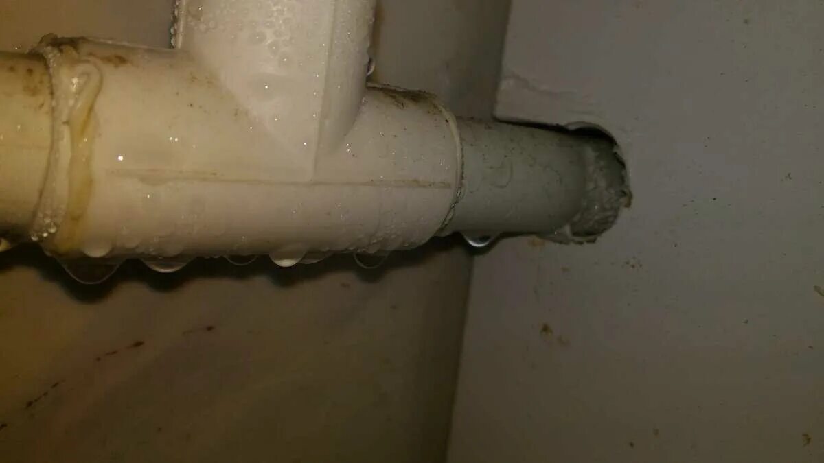 Почему конденсат на трубе с холодной водой. Почему конденсат на трубе с холодной водой. Конденсат на водопроводной трубе. Изоляция полипропиленовых труб водоснабжения от конденсата. Почему конденсат на трубе с холодной водой.