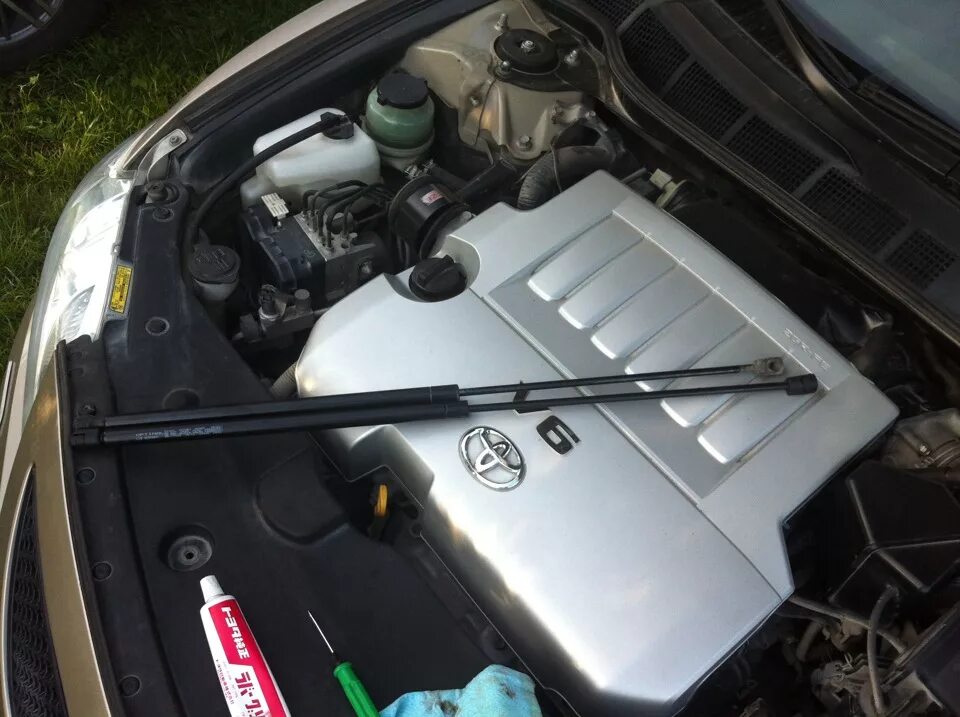 Как снять газовый упор toyota camry Амортизаторы капота, возможные аналоги Toyota Camry (XV40), 3,5 л, 2008 года з