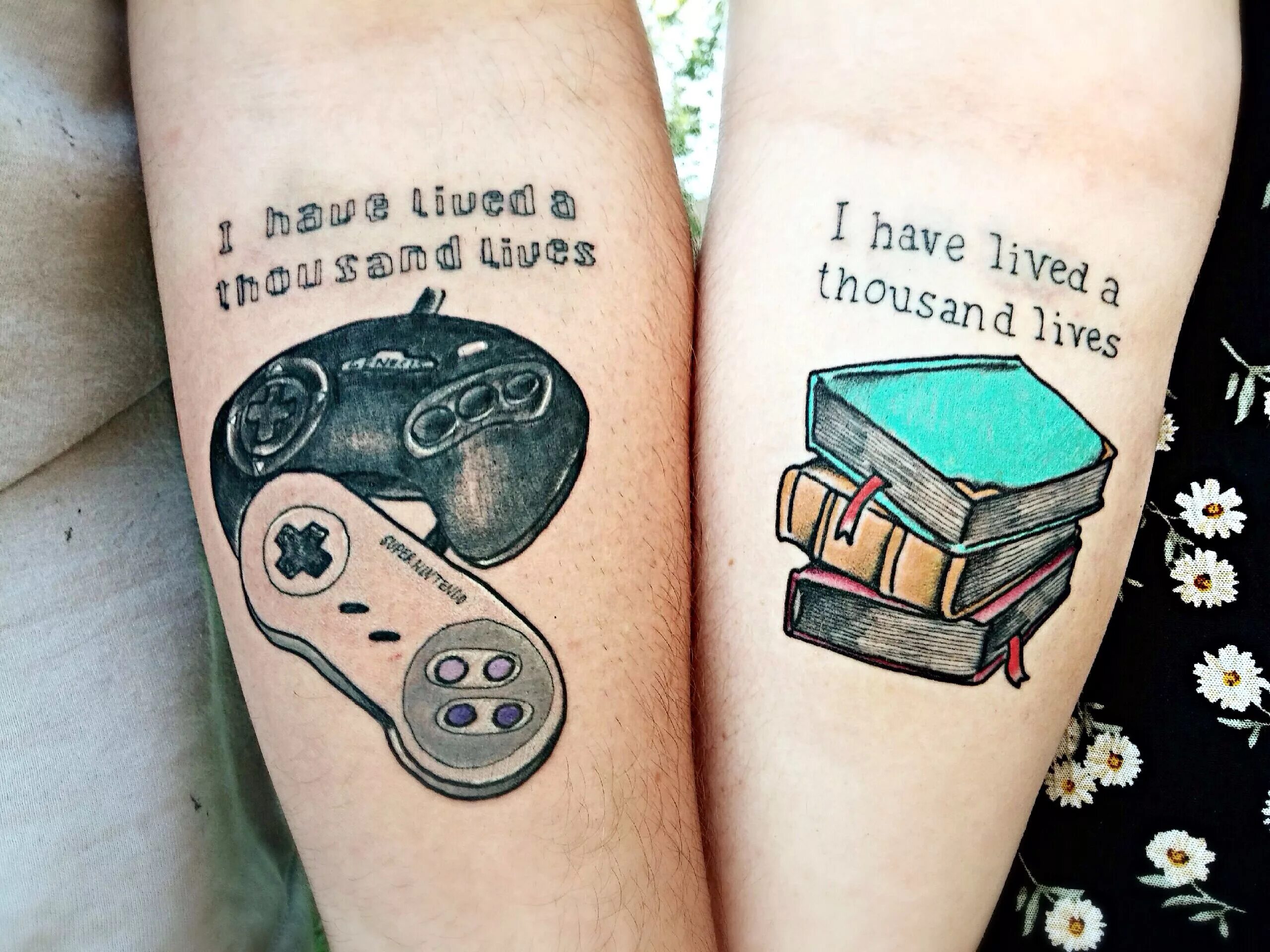 I had been living. Парные тату. Креативные парные тату. Парные Татуировки для влюбленных. Татуировка книга.