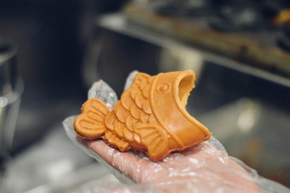 Японские вафли. Рыбки тайяки. Тайяки Эстетика. Япония тайяки. Тайяки мороженое.