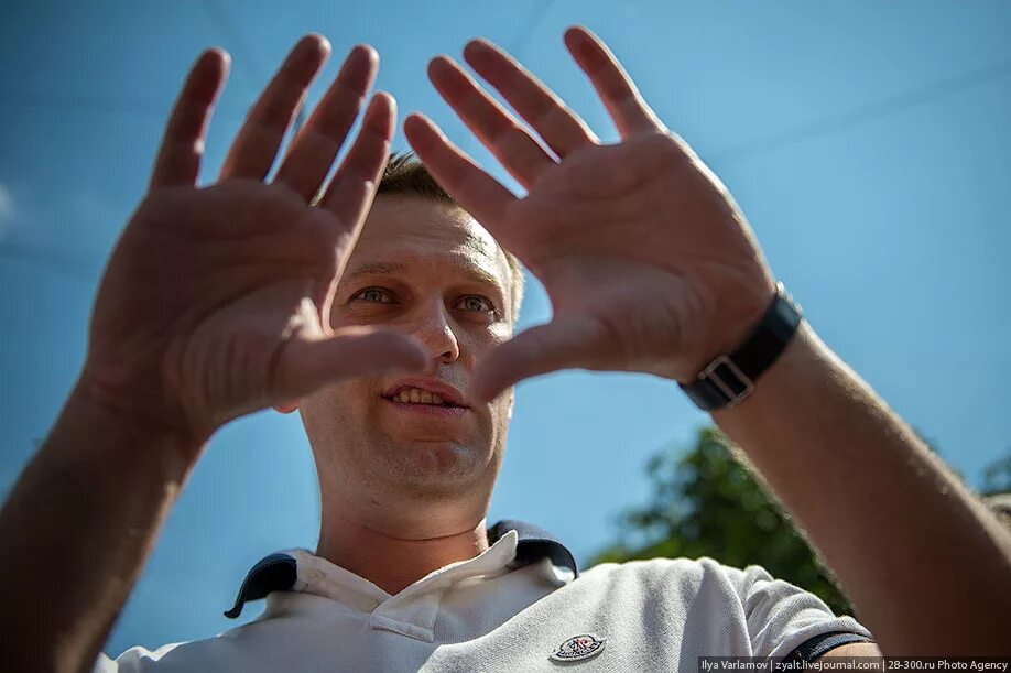 Управляй реальными людьми. Навальный иллюминат.