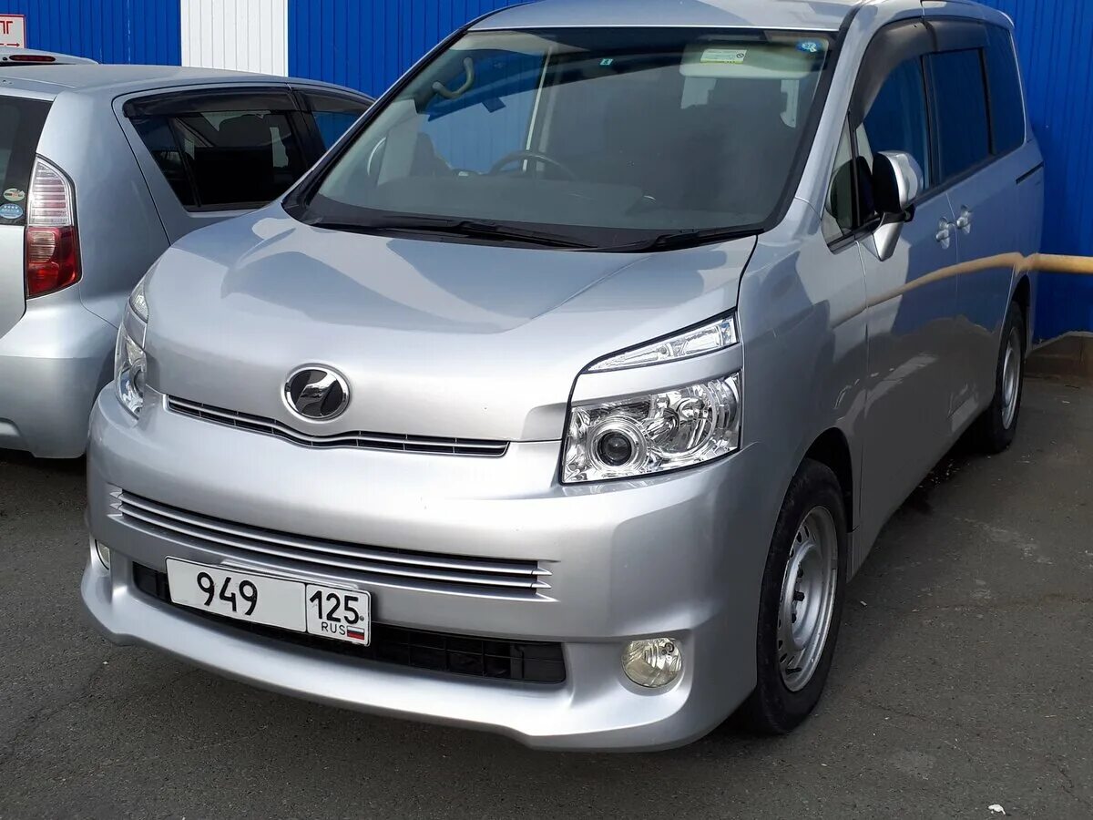 Toyota Voxy 2009. Voxy Toyota 2009 года. Тойота Вокси серебристый. Тойота Вокси 2009механника. Б у тойота 150