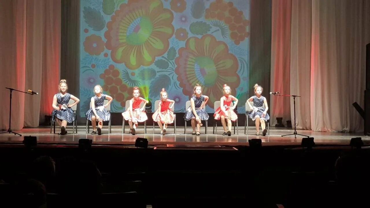 Концерт синяя птица 2002 год. Синяя птица гала концерт. конкурс московский соловей 2025 гала концерт. образцовый ансамбль самоцветы 1 мая. образцовый коллектив самоцвет а стаханове академ2025год.