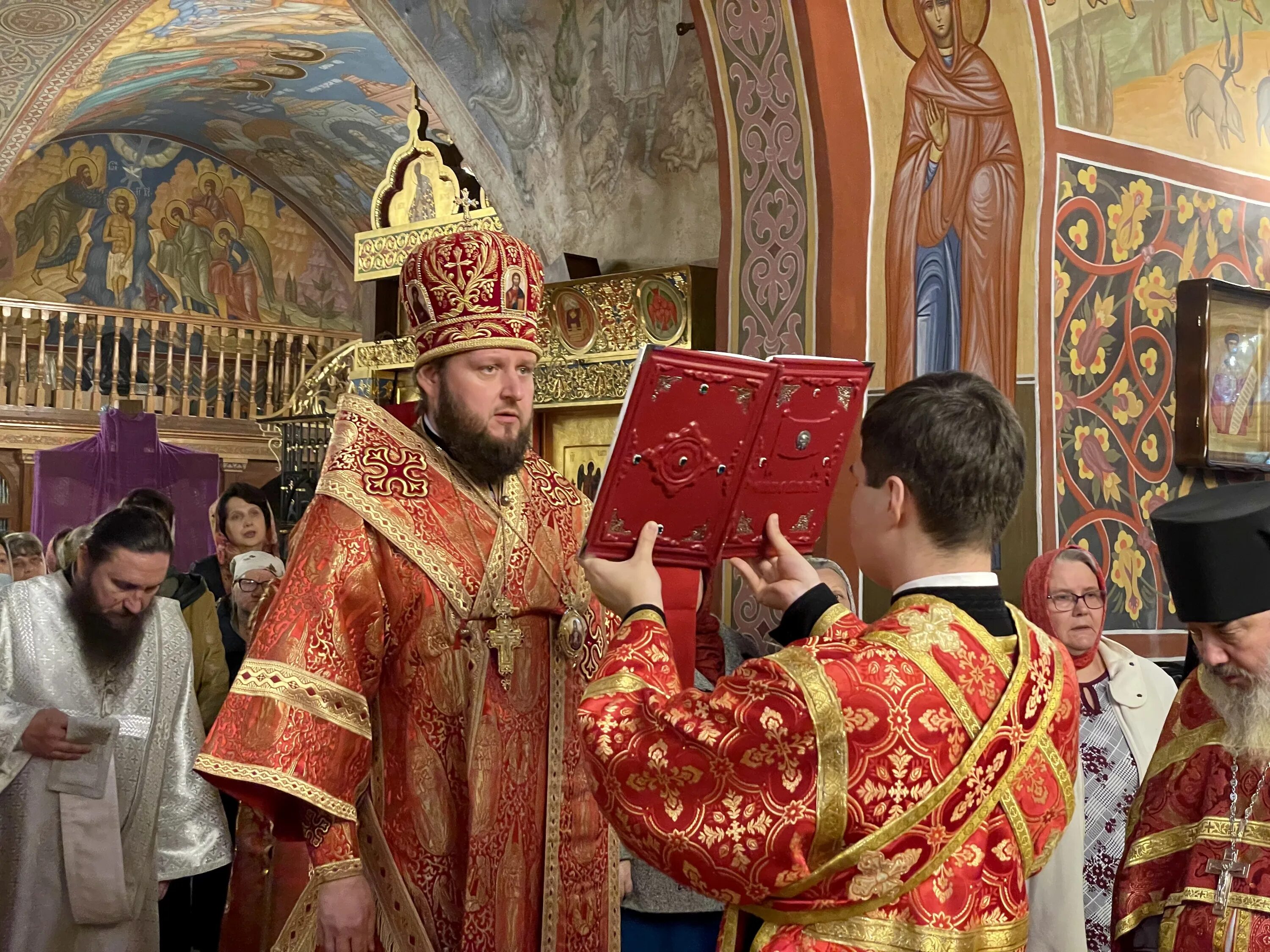 Расписание богослужений воскресение словущего. Храм воскресения словущего на успенском вражке. Расписание богослужений. Храм воскресения словущего сертякино иконостас. Церковь воскресения словущего в брюсовом переулке расписание.