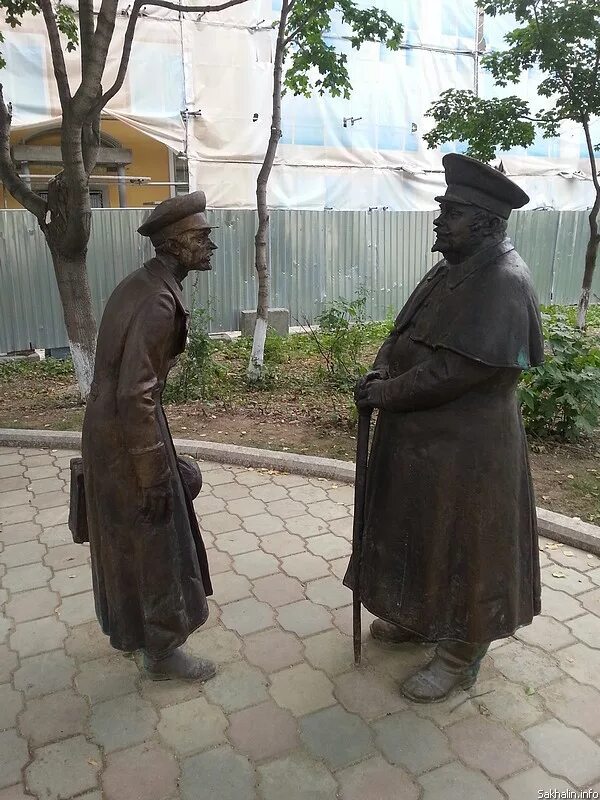 Город таганрог памятник чехова. Чехов антон павлович коллаж. Южно-сахалинск скульптуры героев чехова. Чехов и его герои. Чеховские персонажи.