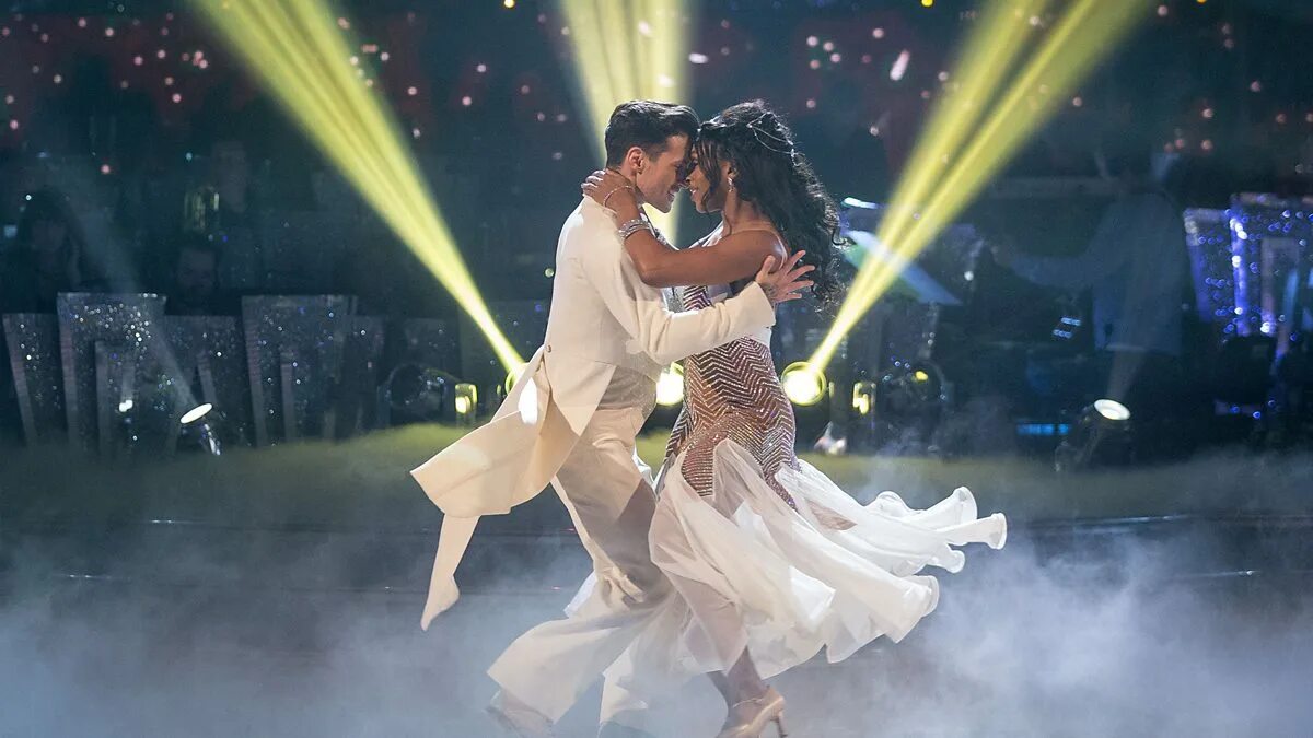 лунный вальс. вальс александры. александр горбиков живопись. вальс александры. курт сеит и шура танец.