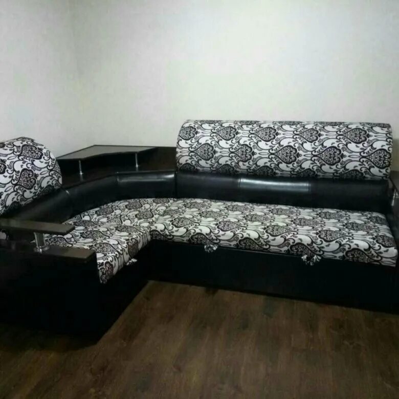 Стенки улан удэ в гостиную в улан-удэ. Диван с гвоздями. Мебель 03 улан-удэ диваны. Авито улан удэ магазины. Тахта в улан-удэ.