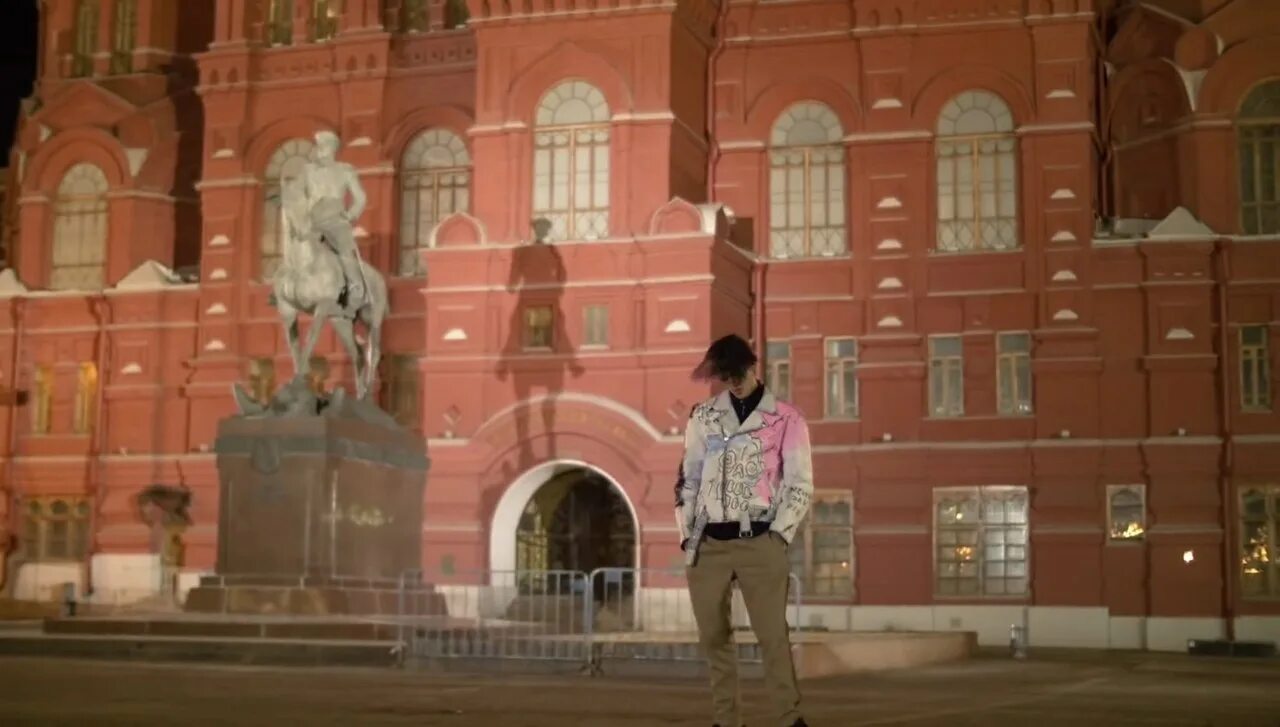 Things to see in moscow. Больше чем путешествие москва. Stay in moscow. Люди на улицах москвы. Архитектура москвы.