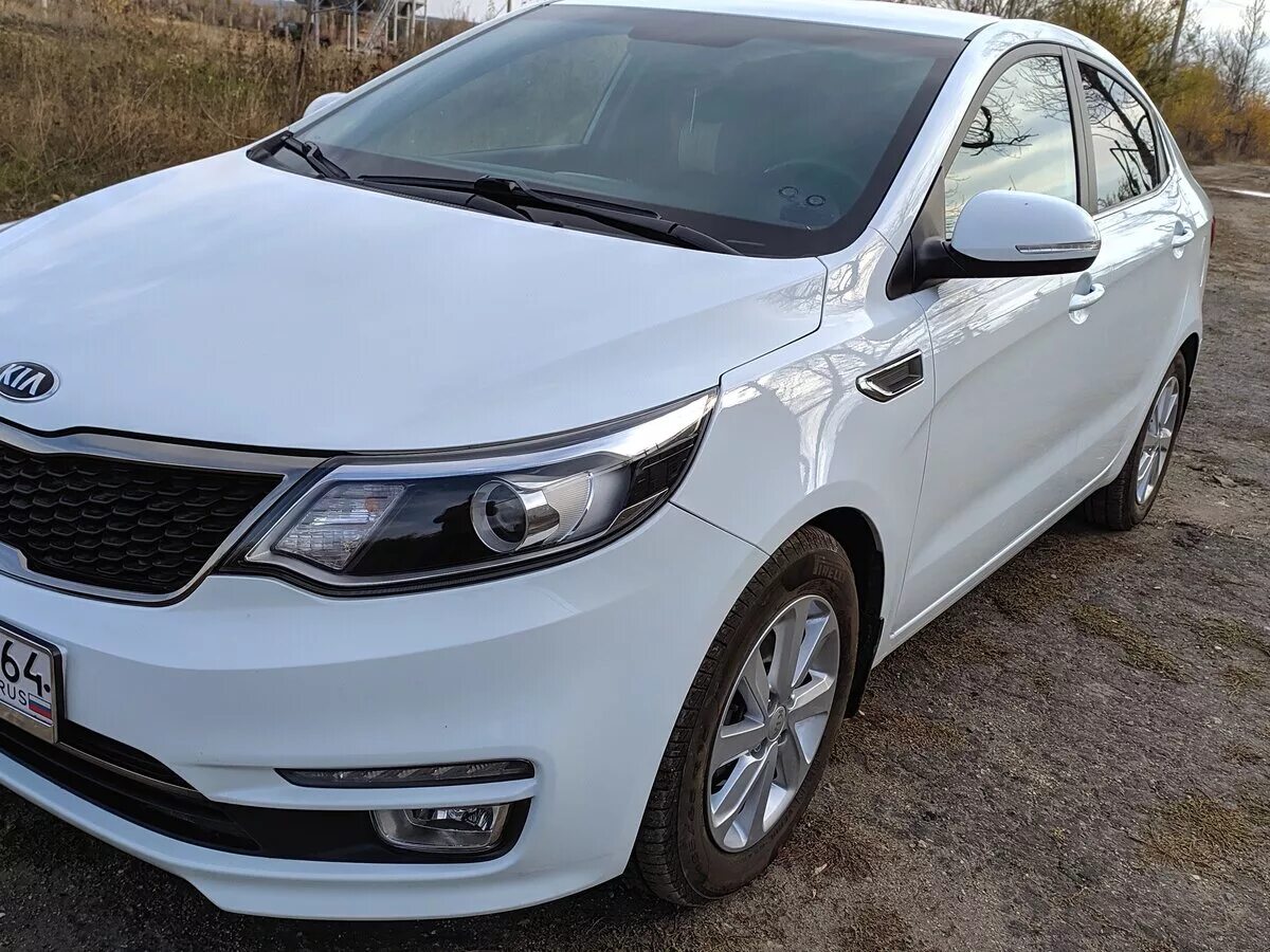 Рио 3 рест. Kia rio 2015 белая. киа рио 2015 белая седан. киа рио белый 2015. kia rio iii рестайлинг 2015 года.