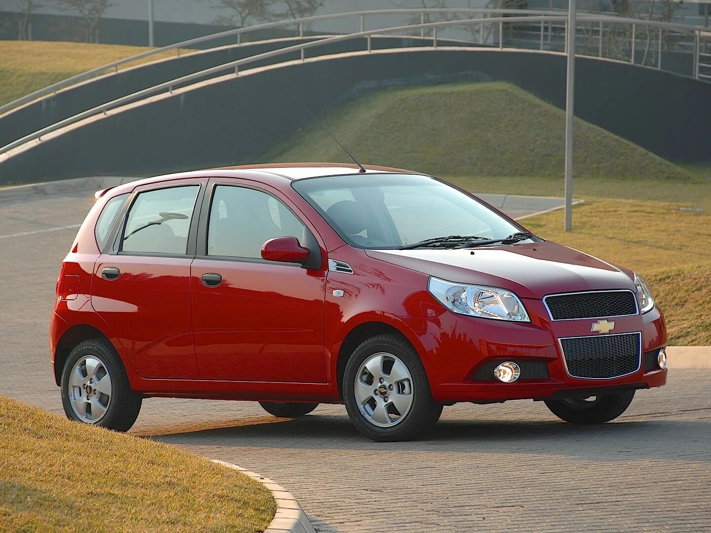 Шевроле чья сборка. Chevrolet Chevrolet Aveo. Chevrolet Aveo t250 хэтчбек. Шевроле Авео 2008-2011. Chevrolet Aveo t100.