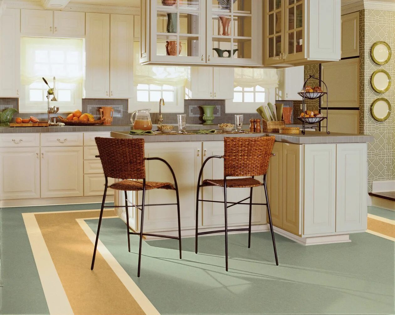 Кухонная линолеум. Линолеум для кухни. Линолеум на кухню под дерево. Красивый линолеум на кухню. Плитка на кухню на пол.