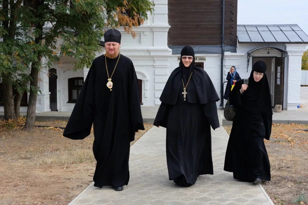 монахини николо сольбинского монастыря.