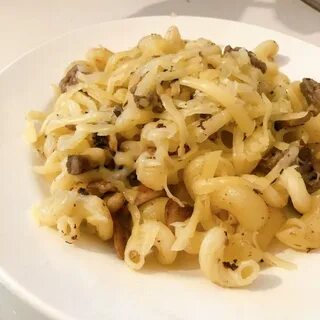 Макароны с грибами на сковороде