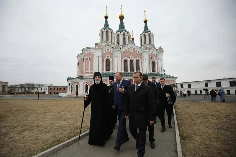 Далматово омск. Церковь на территории далматовского монастыря. Стены далматовского монастыря. Далматовский монастырь курганская область. Далматовский монастырь курганская область.